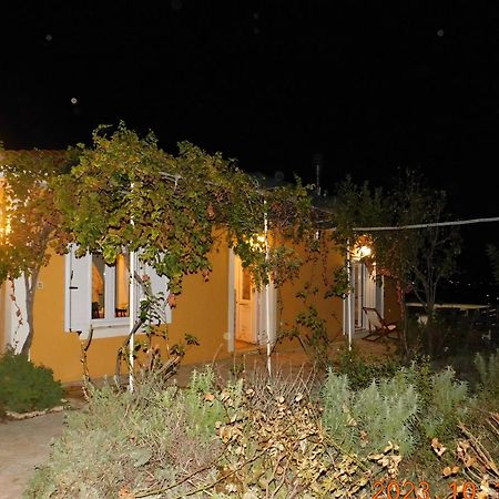 Adonino Residence-The House Of Pomegranates Lakithra Exterior photo